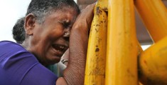 印度女星为假死道歉,印度泰米尔纳德邦政党称已有近300名支持者相继自杀